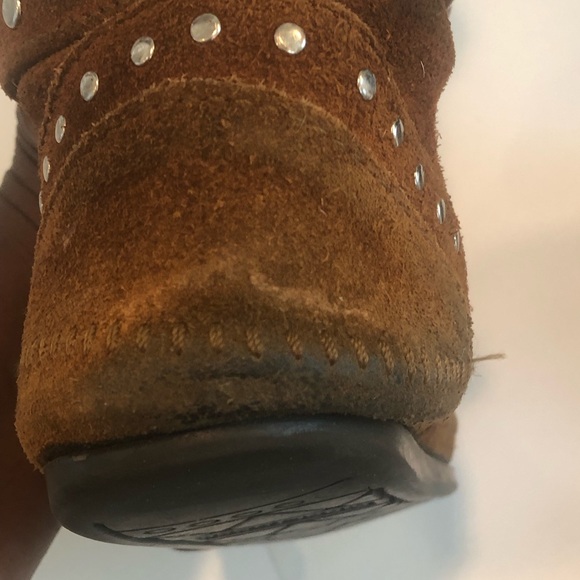 Minnetonka Size 10 cognac color studded suede boot - Picture 5 of 5